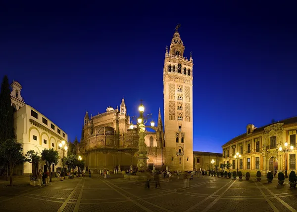Plaza Virgen de los Reyes beside Seville Cathedral and the Giralda